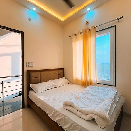 Hotel Pooja ชัยปุระ ภายนอก รูปภาพ