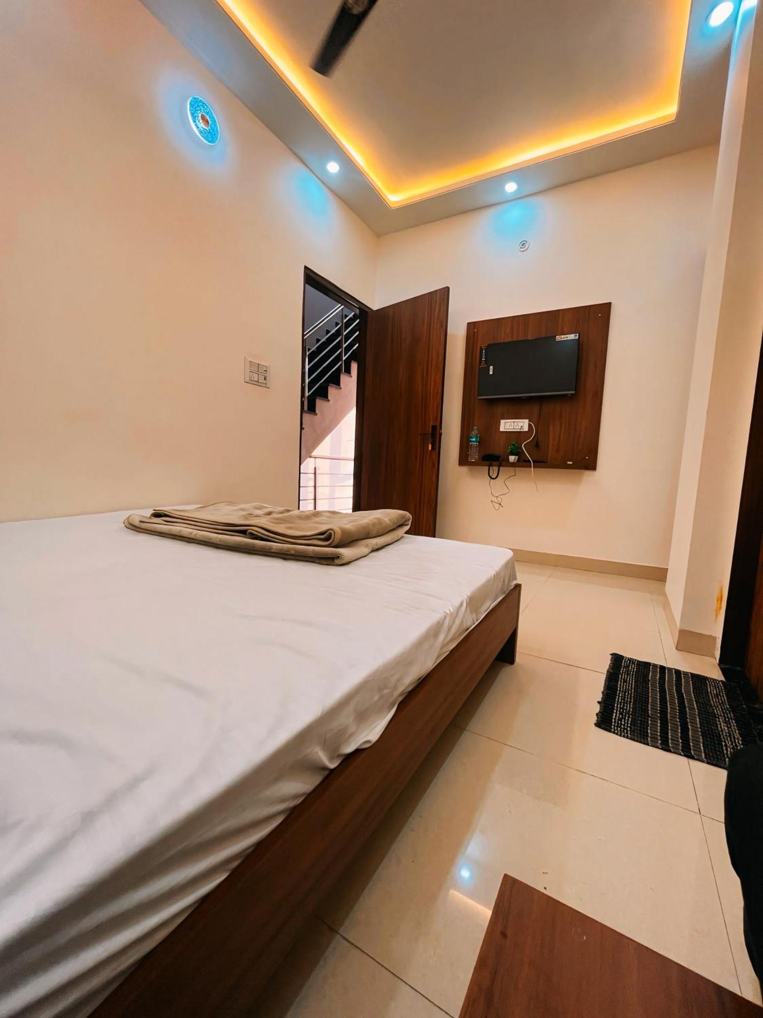 Hotel Pooja ชัยปุระ ภายนอก รูปภาพ