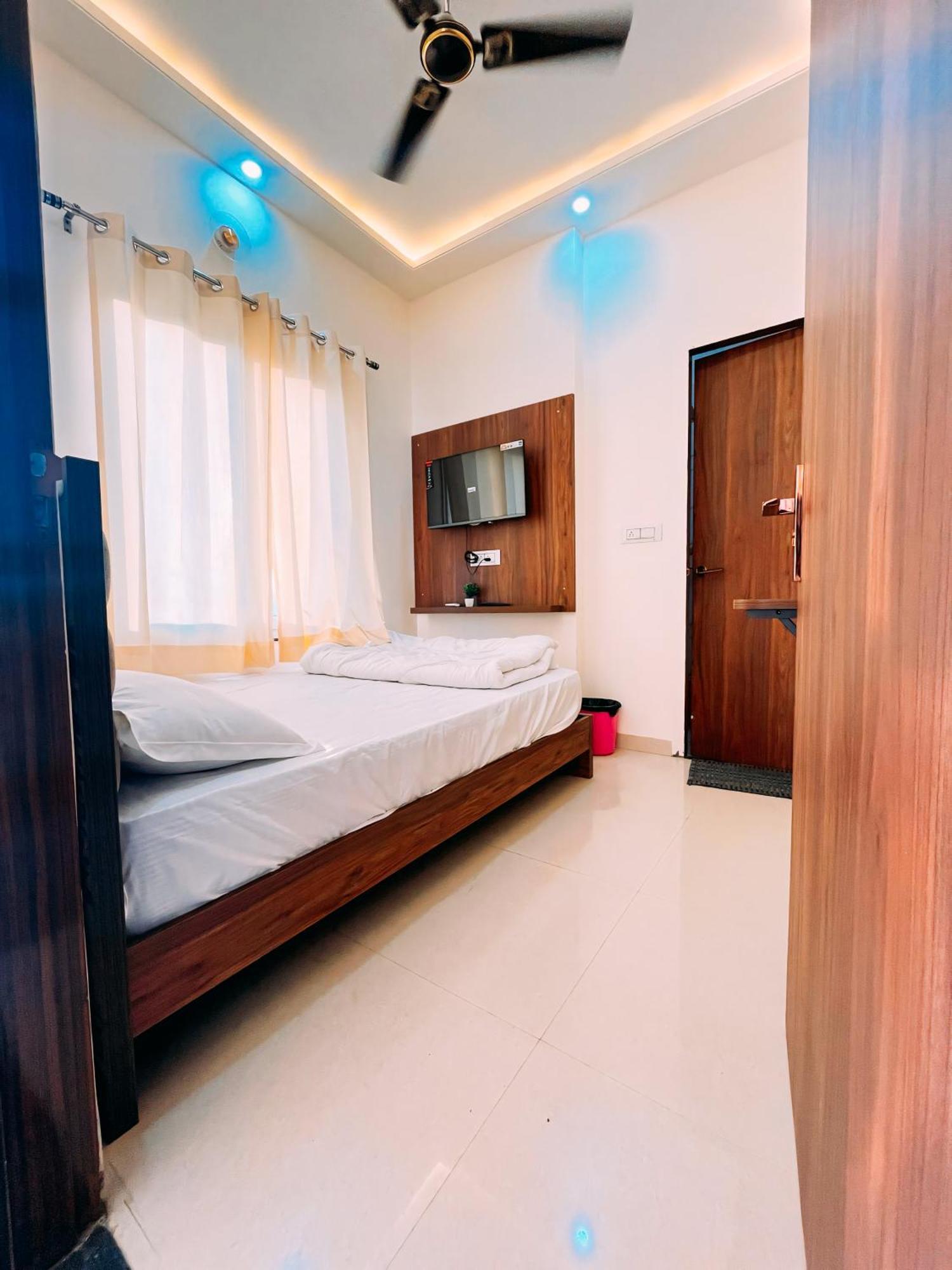 Hotel Pooja ชัยปุระ ภายนอก รูปภาพ