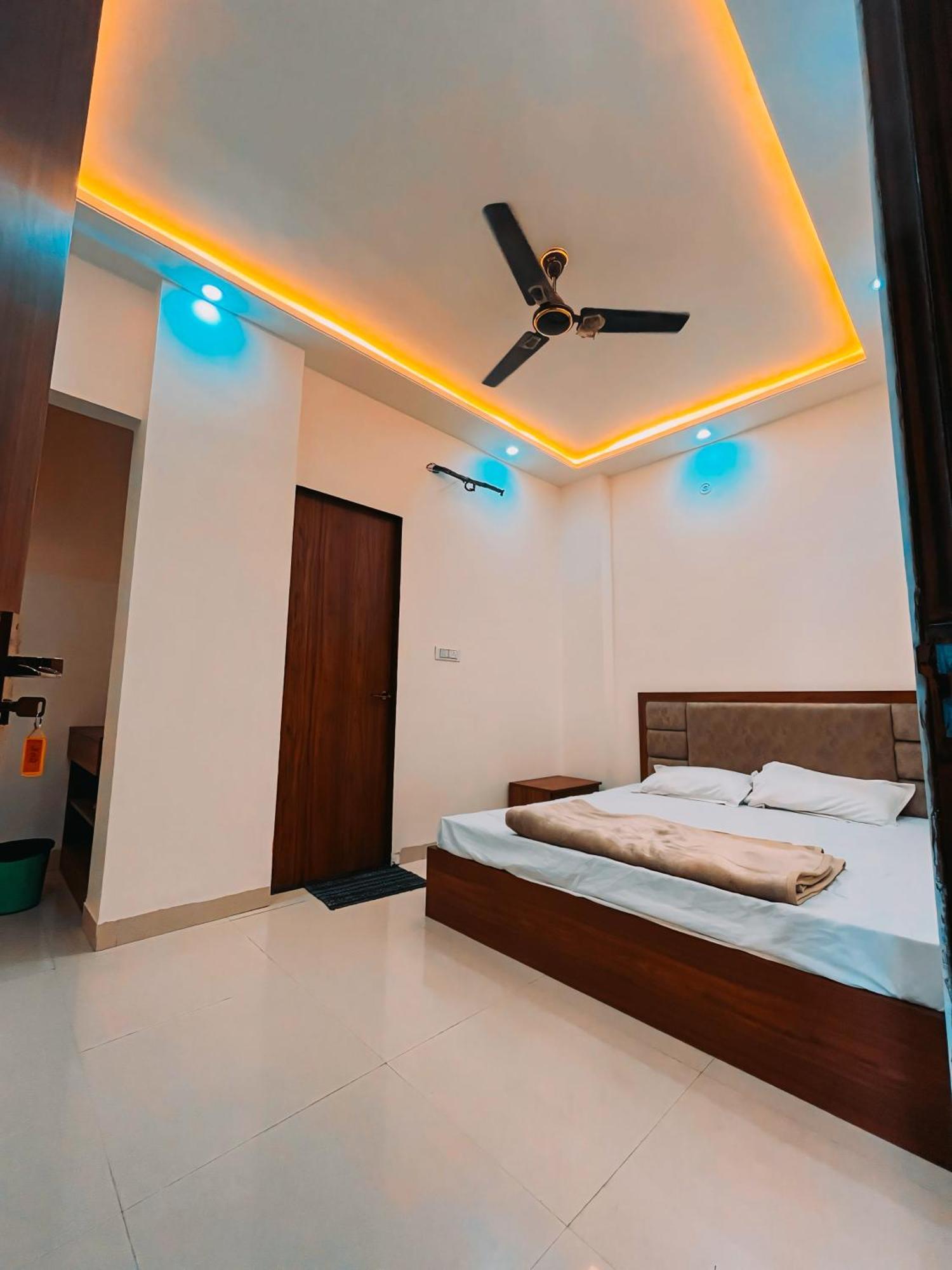 Hotel Pooja ชัยปุระ ภายนอก รูปภาพ